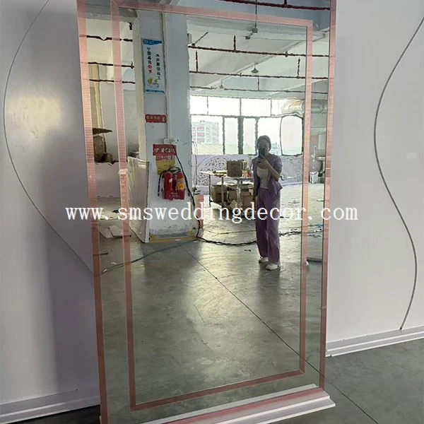 mirror backdrop for wedding