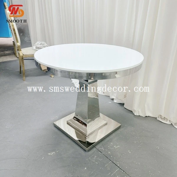 wedding cake table